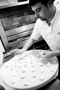 Focaccia col formaggio manuelina corsi di cucina